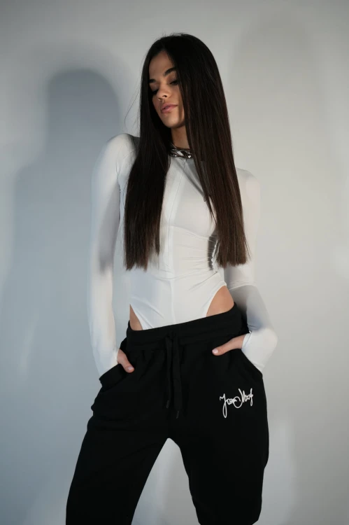 Facetune_09-02-2025-22-52-20.jpg